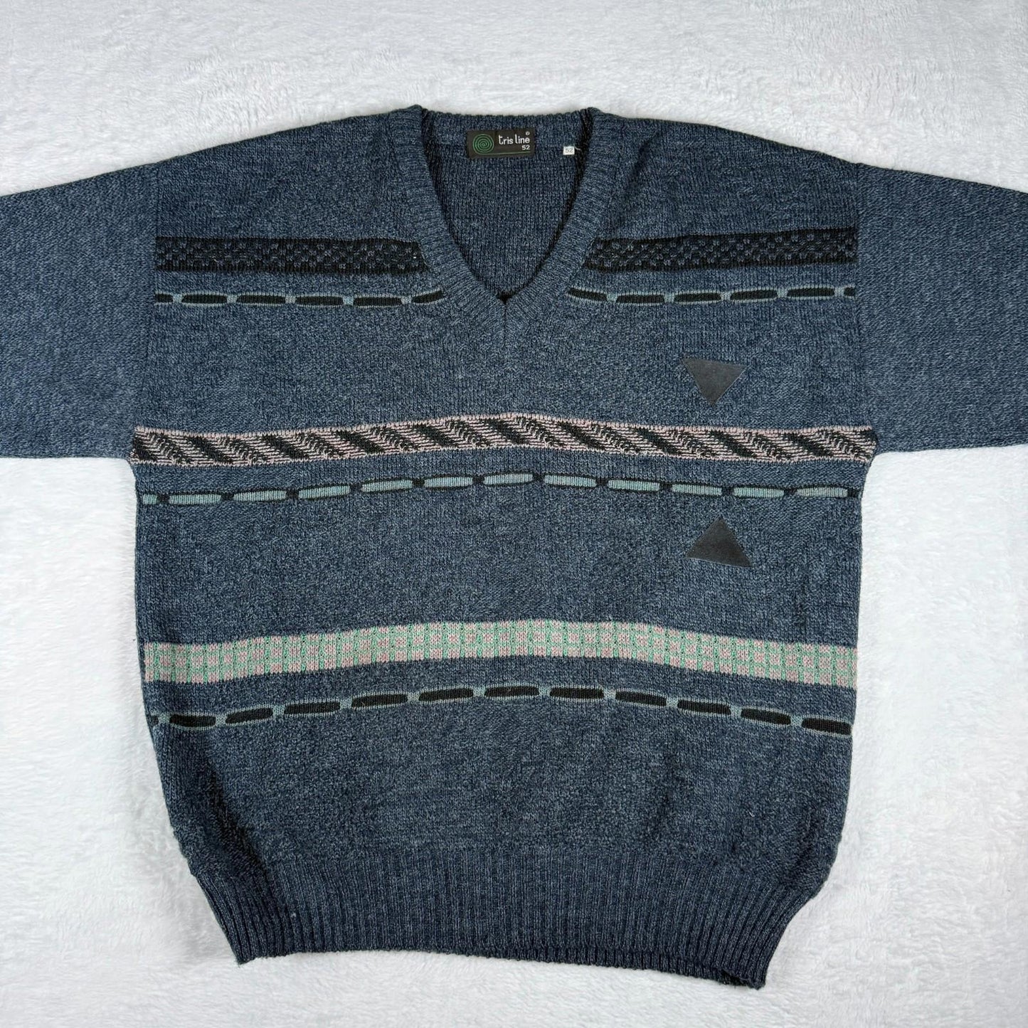Tris Line Vintage V-Neck Sweater