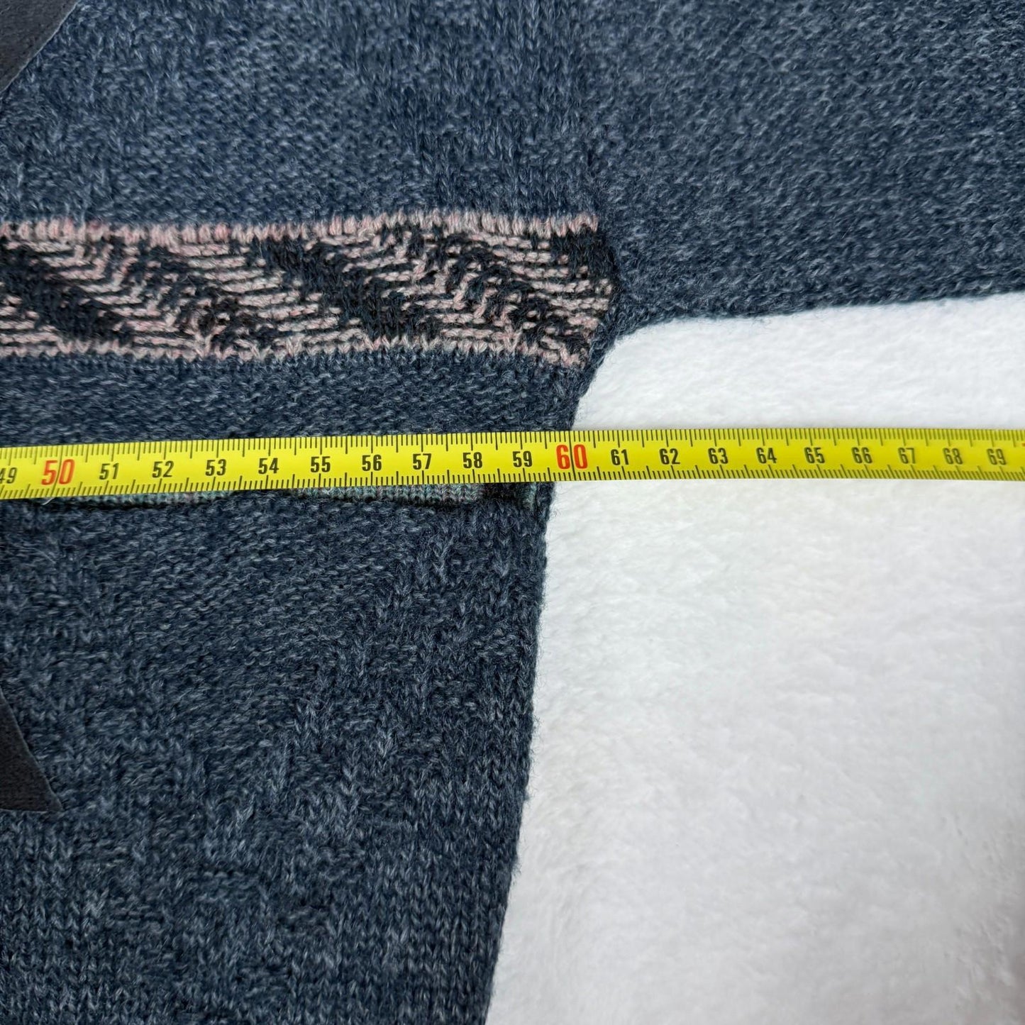 Tris Line Vintage V-Neck Sweater