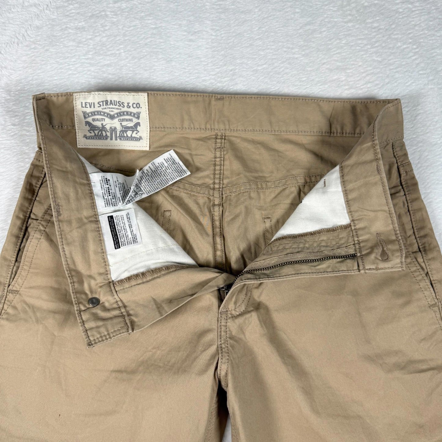 Levis Strauss Chinos Khaki W30 L32 Straight Cut