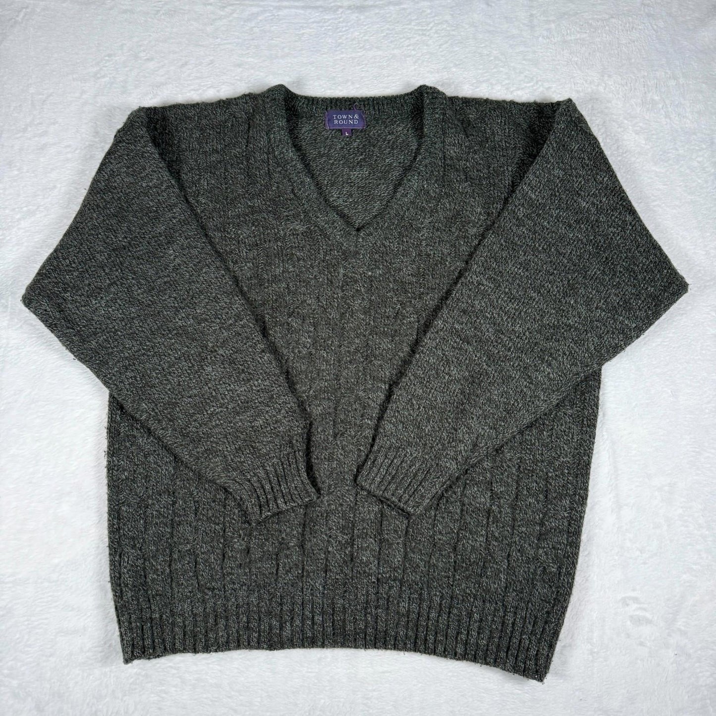 Town & Round V-Neck Green Sweater