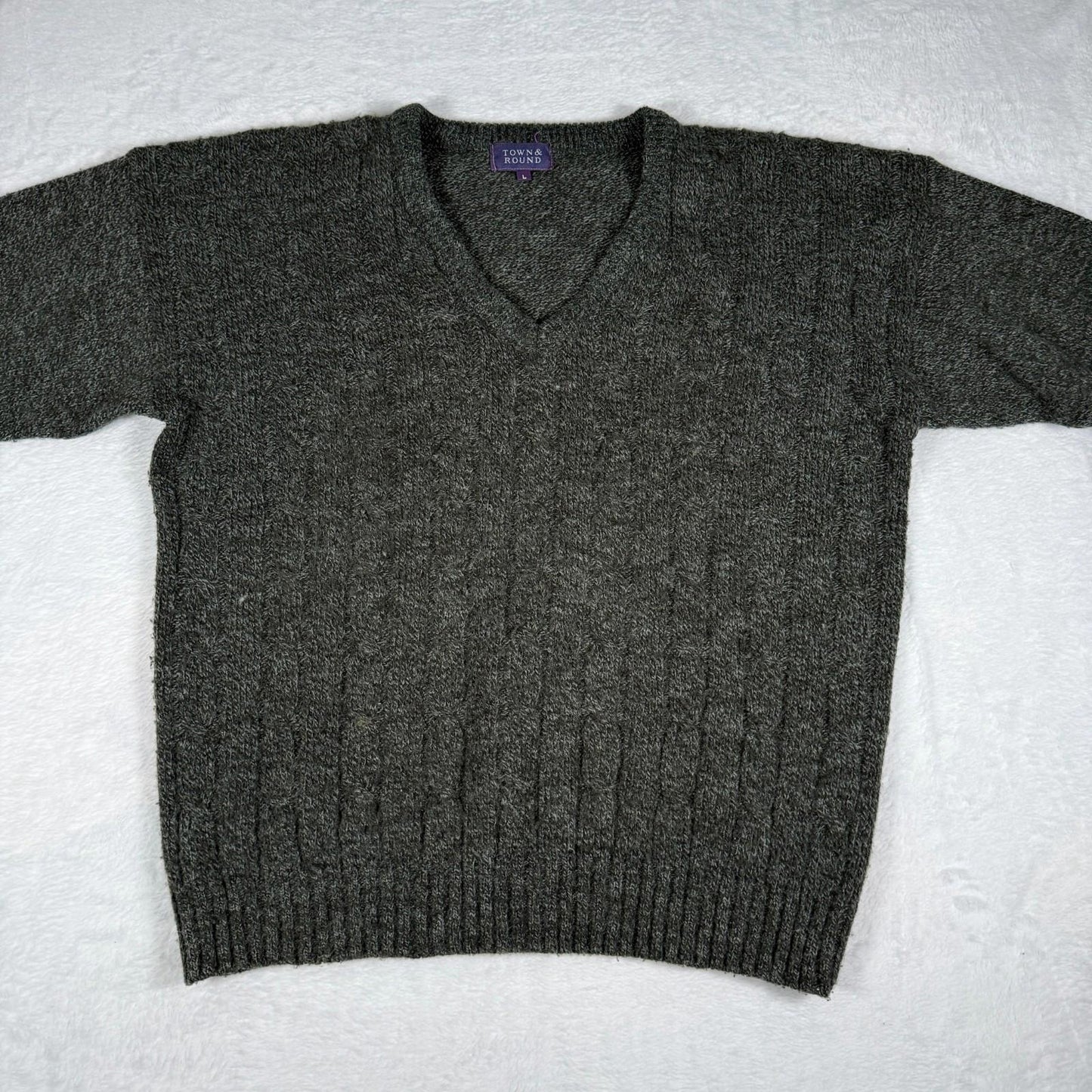 Town & Round V-Neck Green Sweater