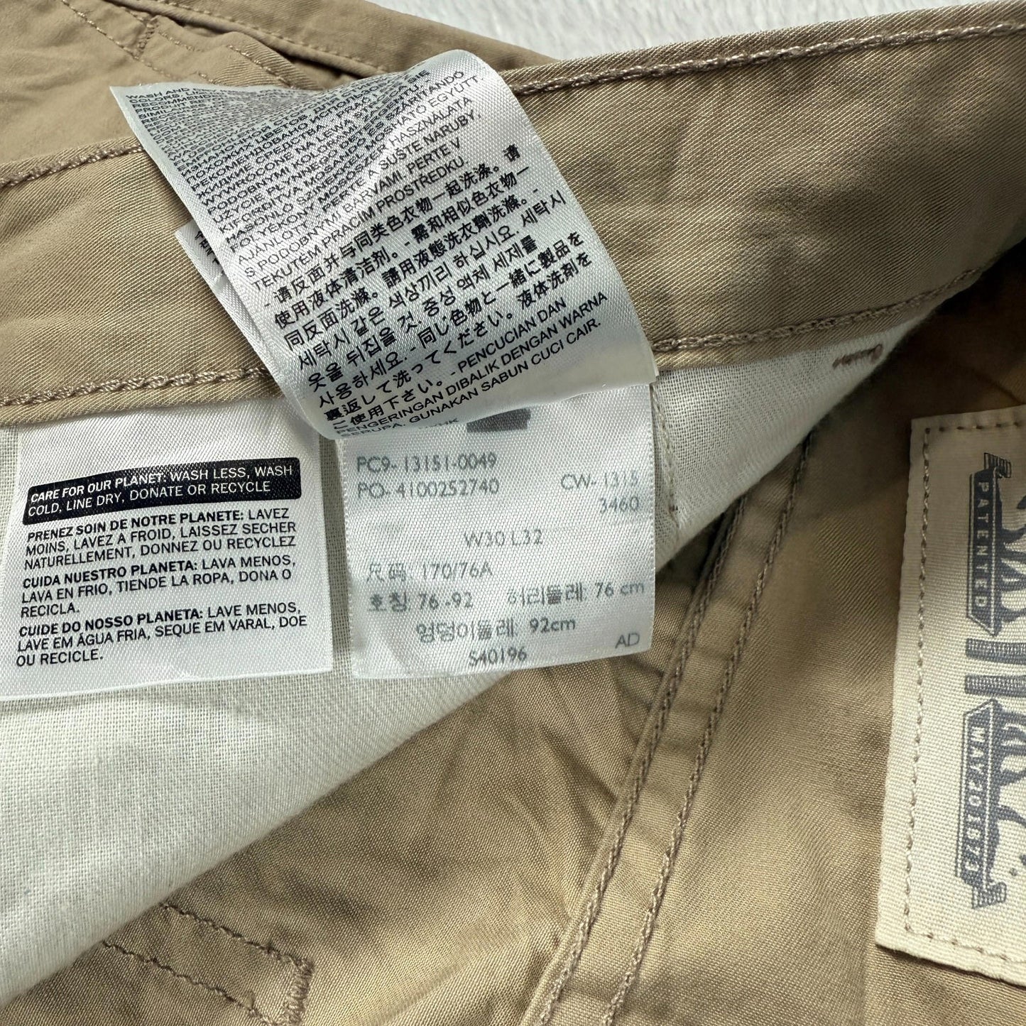 Levis Strauss Chinos Khaki W30 L32 Straight Cut